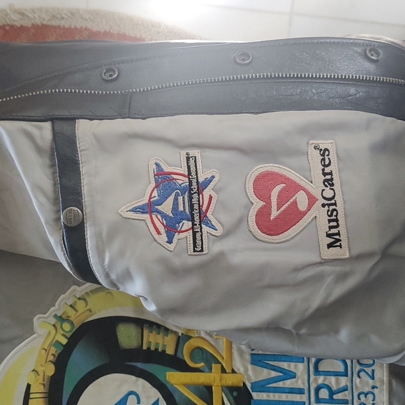 RARE AUTHENTIC AVIREX VARSITY COMMEMORATIVE 100% LEATHER JACKET - Picture 6 of 12